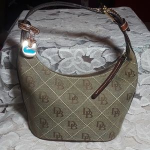 Dooney & bourke  bay